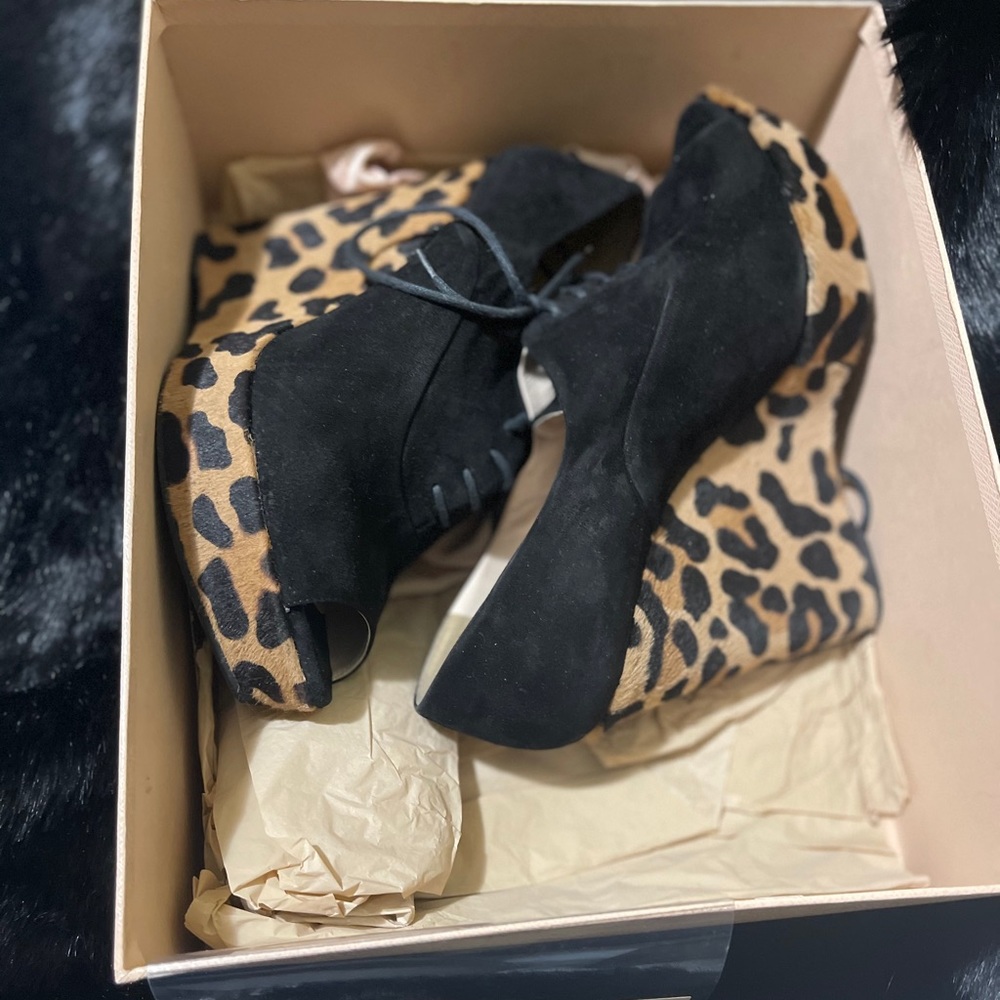 I’m selling shoes!